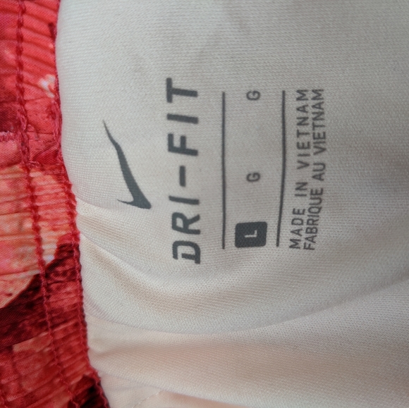 Nike Shorts - Picture 4 of 5